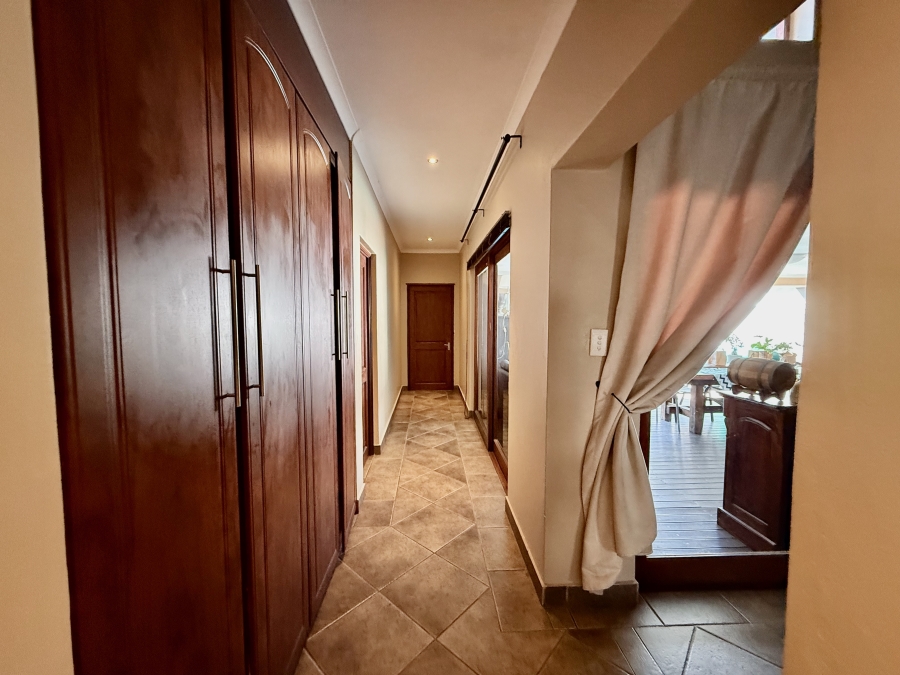 5 Bedroom Property for Sale in Leeuwenhof Estate Gauteng