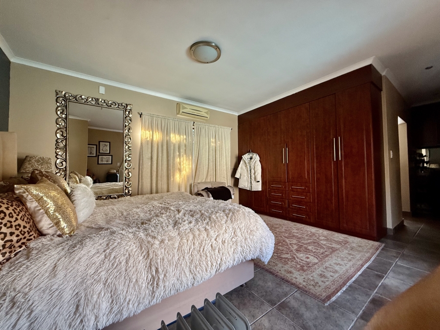 5 Bedroom Property for Sale in Leeuwenhof Estate Gauteng