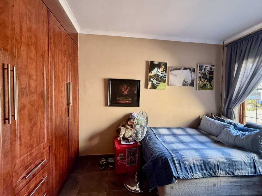 5 Bedroom Property for Sale in Leeuwenhof Estate Gauteng