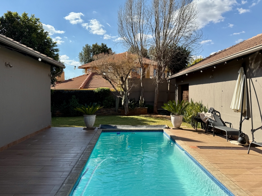 5 Bedroom Property for Sale in Leeuwenhof Estate Gauteng
