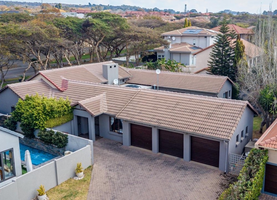 5 Bedroom Property for Sale in Leeuwenhof Estate Gauteng
