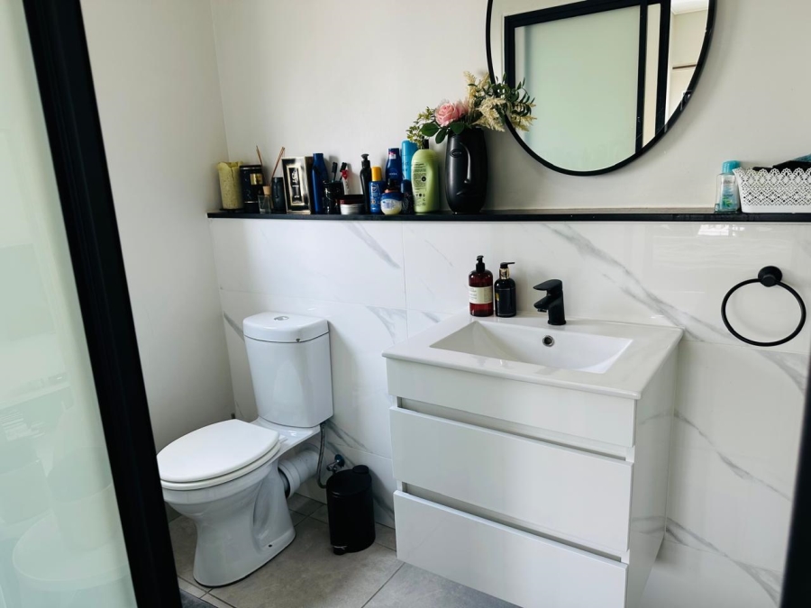 2 Bedroom Property for Sale in Waterfall Gauteng