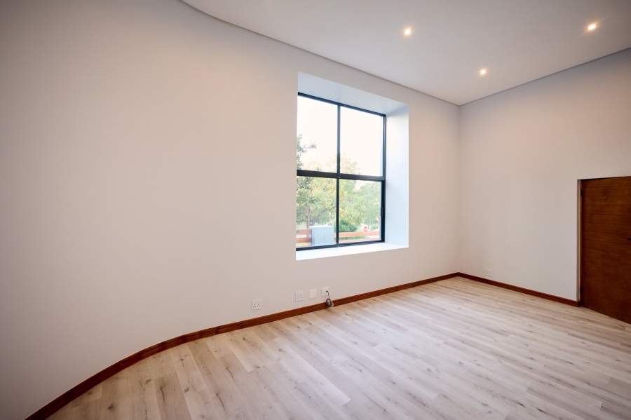4 Bedroom Property for Sale in Waterfall Country Estate Gauteng