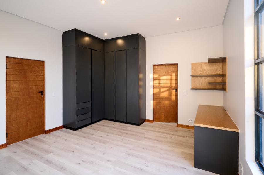 4 Bedroom Property for Sale in Waterfall Country Estate Gauteng