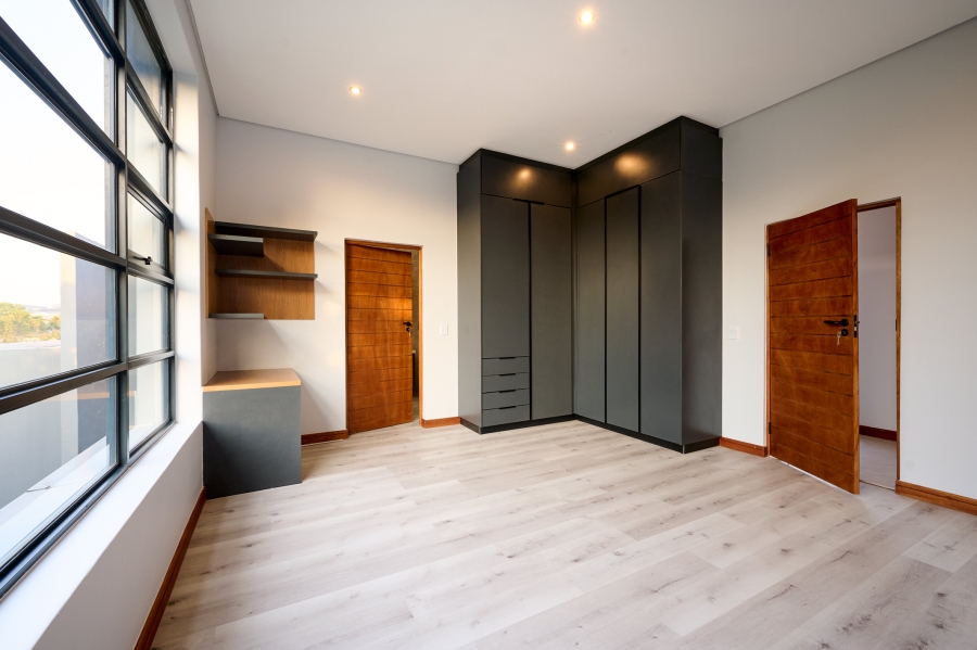 4 Bedroom Property for Sale in Waterfall Country Estate Gauteng