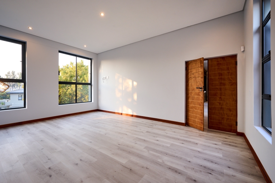 4 Bedroom Property for Sale in Waterfall Country Estate Gauteng