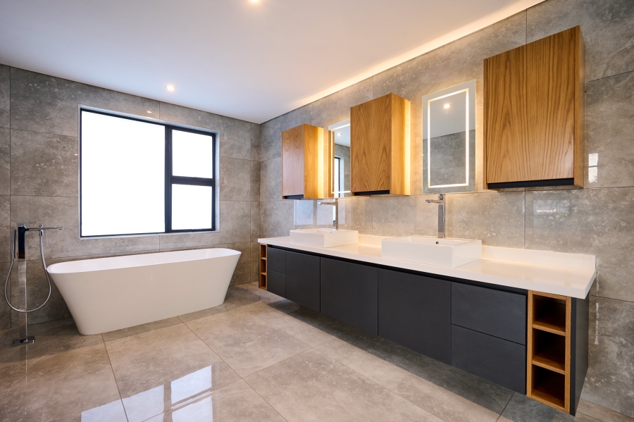 4 Bedroom Property for Sale in Waterfall Country Estate Gauteng