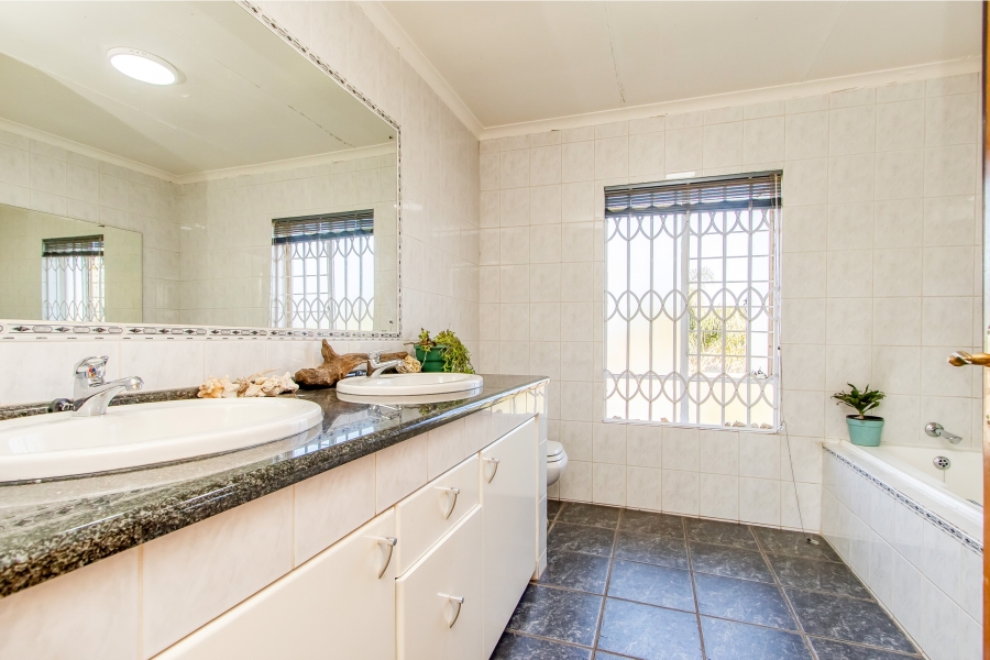 4 Bedroom Property for Sale in Florida Park Gauteng