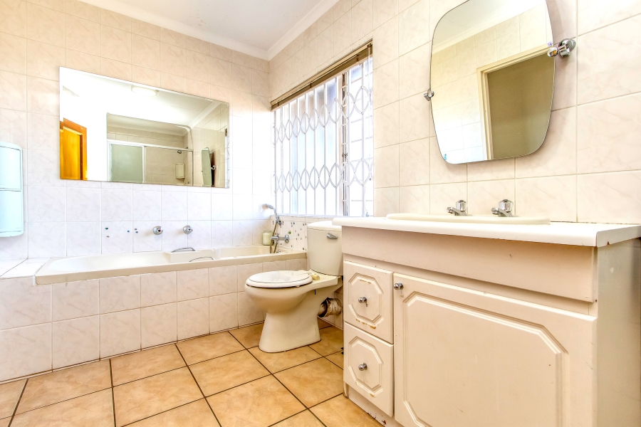 4 Bedroom Property for Sale in Florida Park Gauteng
