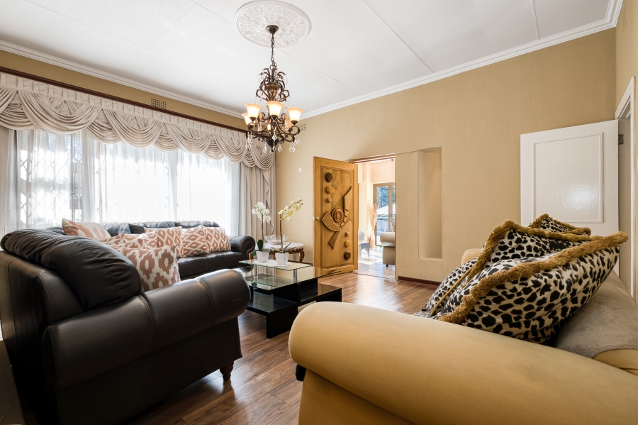 7 Bedroom Property for Sale in Oaklands Gauteng