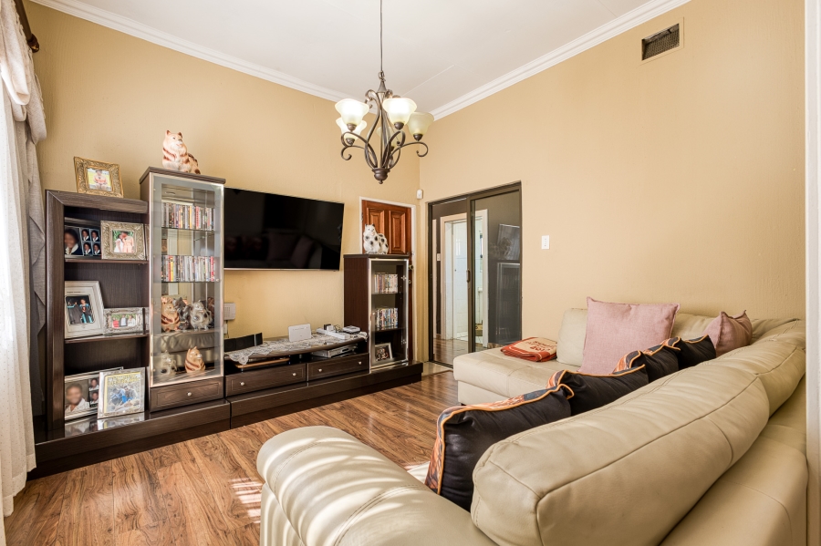 7 Bedroom Property for Sale in Oaklands Gauteng