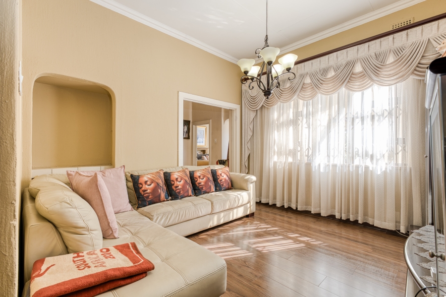 7 Bedroom Property for Sale in Oaklands Gauteng