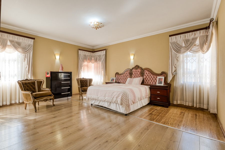 7 Bedroom Property for Sale in Oaklands Gauteng