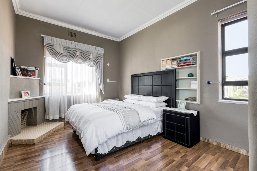 7 Bedroom Property for Sale in Oaklands Gauteng