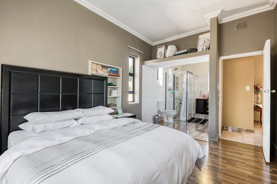 7 Bedroom Property for Sale in Oaklands Gauteng