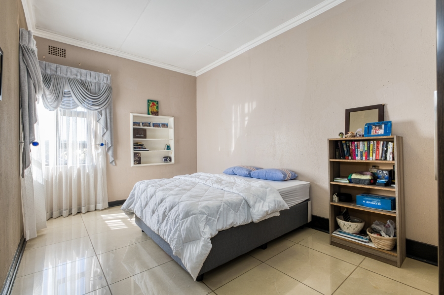 7 Bedroom Property for Sale in Oaklands Gauteng