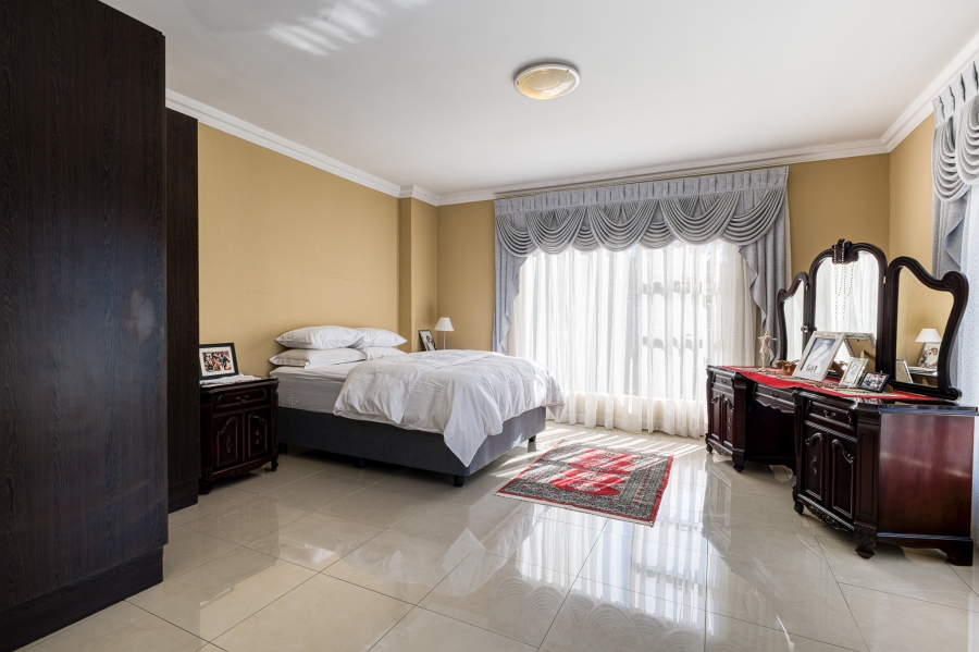 7 Bedroom Property for Sale in Oaklands Gauteng