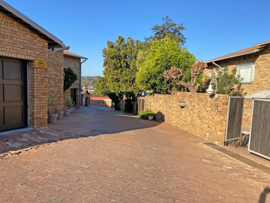To Let 3 Bedroom Property for Rent in Victory Park Gauteng