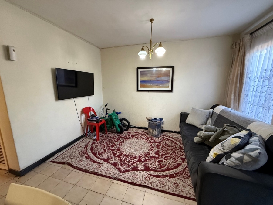 2 Bedroom Property for Sale in Corlett Gardens Gauteng