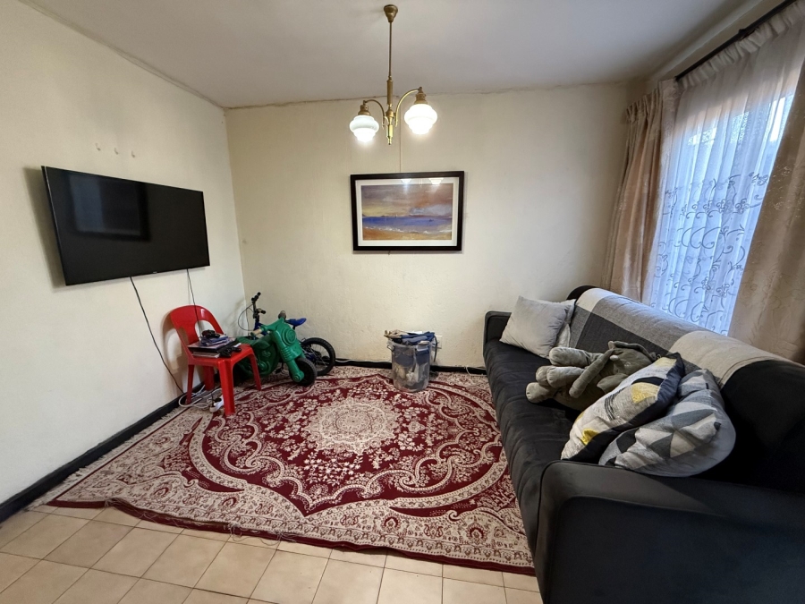 2 Bedroom Property for Sale in Corlett Gardens Gauteng