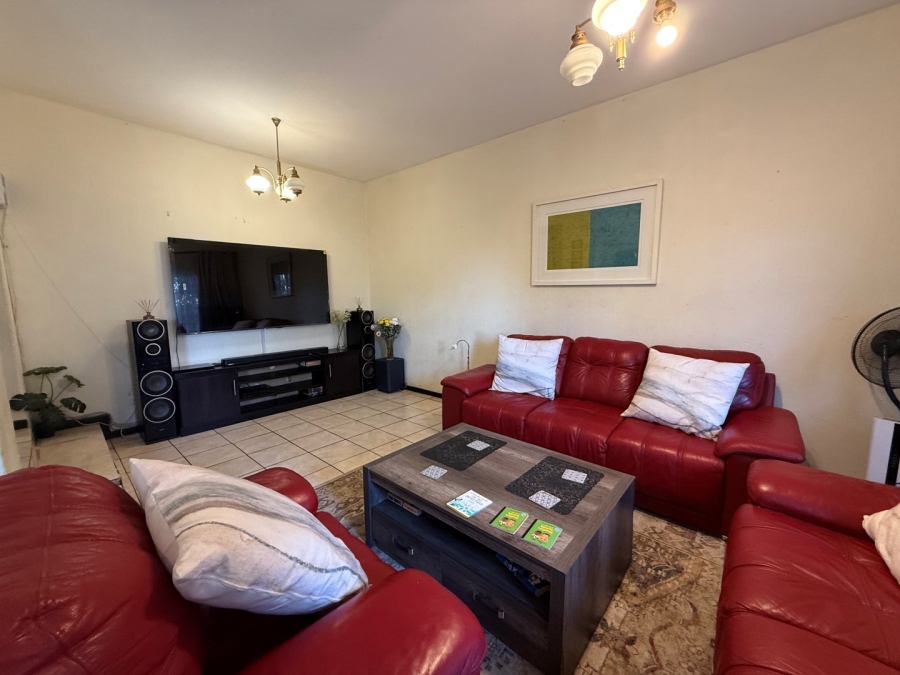 2 Bedroom Property for Sale in Corlett Gardens Gauteng