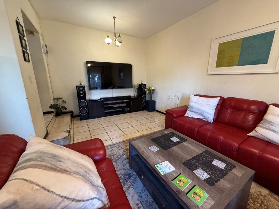 2 Bedroom Property for Sale in Corlett Gardens Gauteng