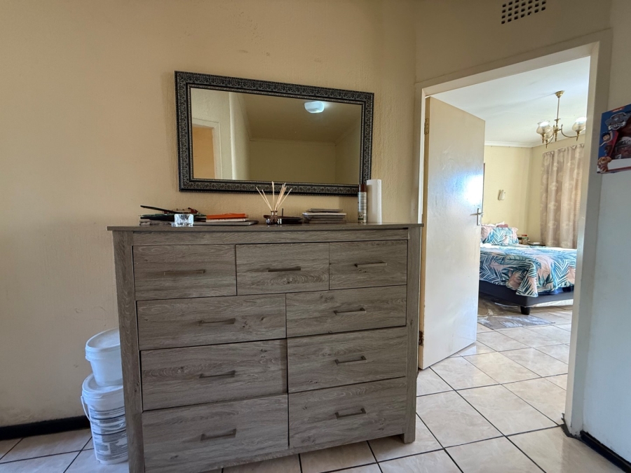 2 Bedroom Property for Sale in Corlett Gardens Gauteng