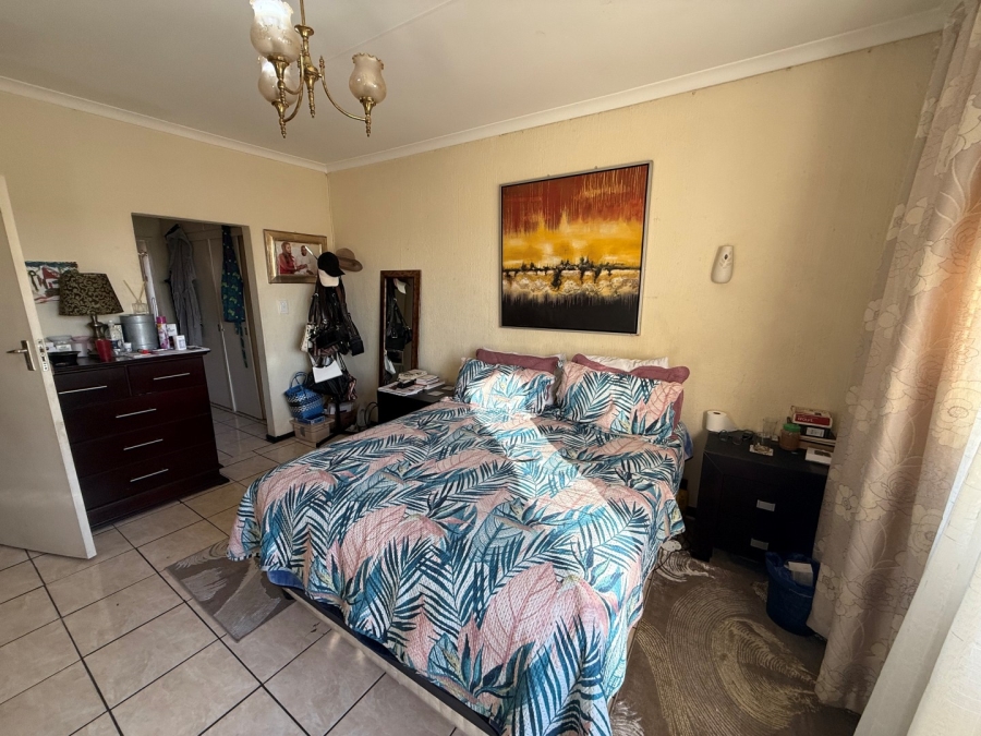 2 Bedroom Property for Sale in Corlett Gardens Gauteng