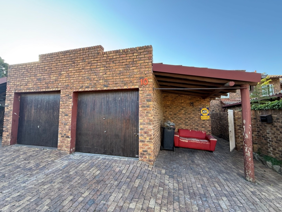 2 Bedroom Property for Sale in Corlett Gardens Gauteng