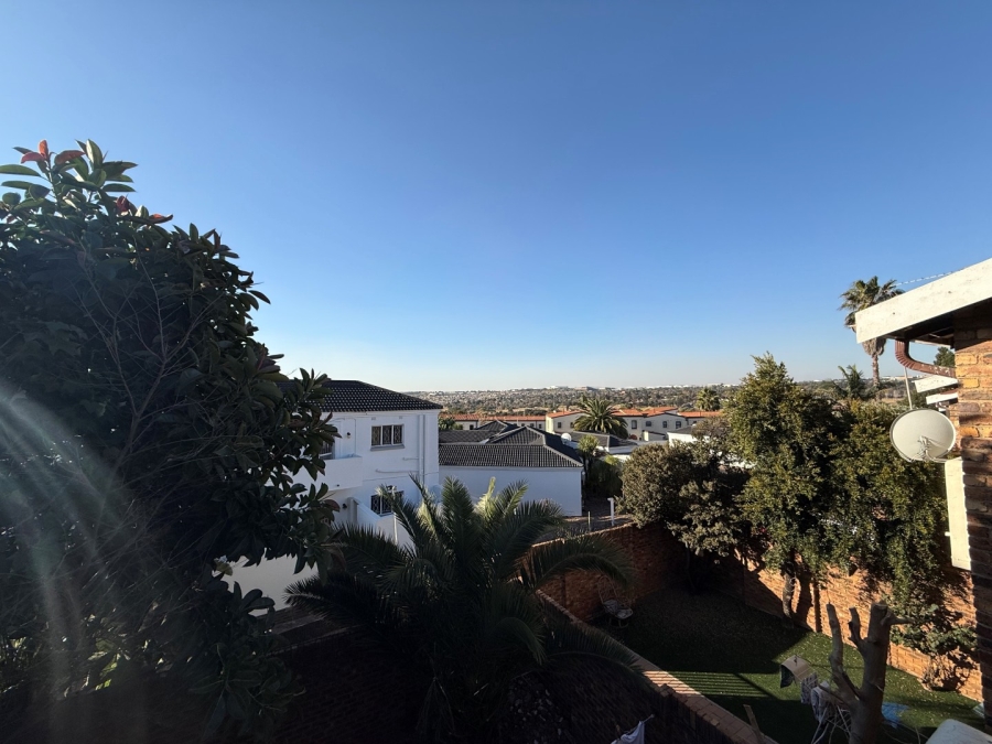 2 Bedroom Property for Sale in Corlett Gardens Gauteng