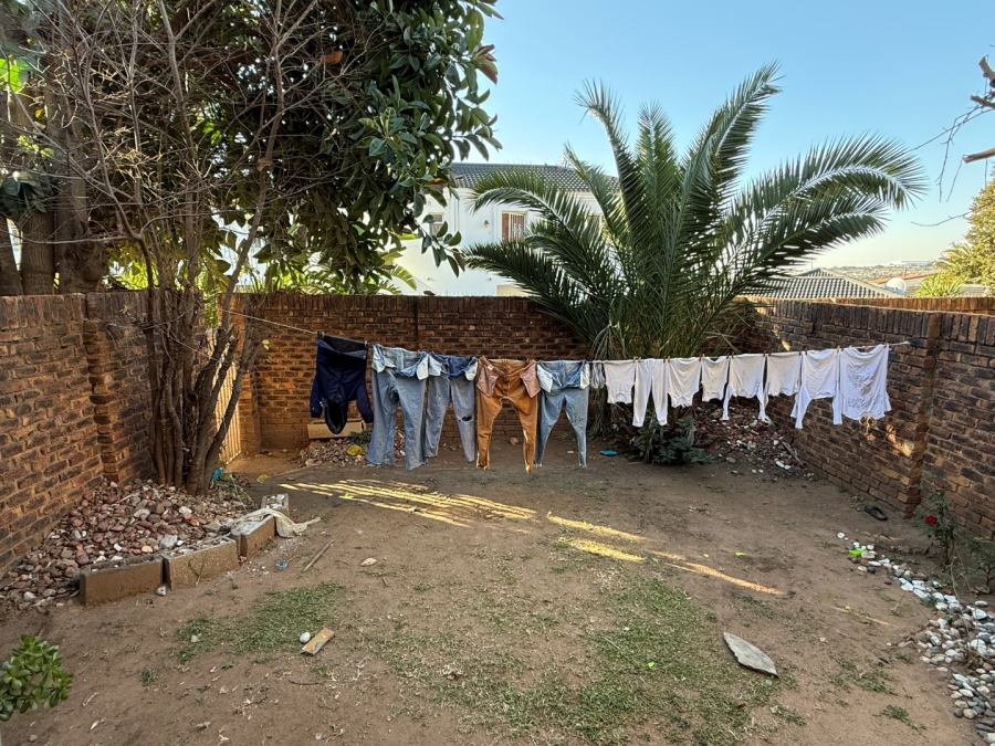 2 Bedroom Property for Sale in Corlett Gardens Gauteng