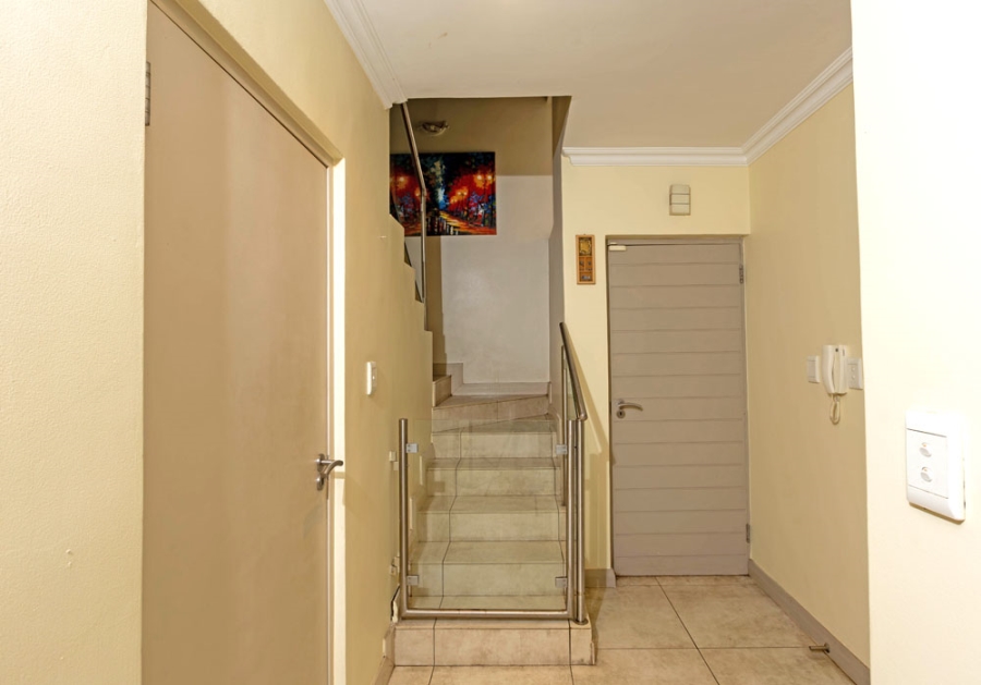 To Let 3 Bedroom Property for Rent in Waverley Gauteng