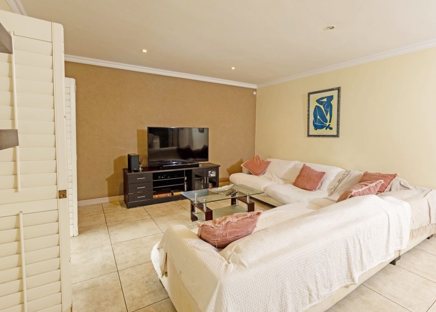 To Let 3 Bedroom Property for Rent in Waverley Gauteng