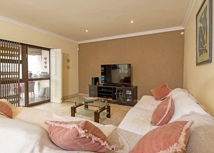 To Let 3 Bedroom Property for Rent in Waverley Gauteng
