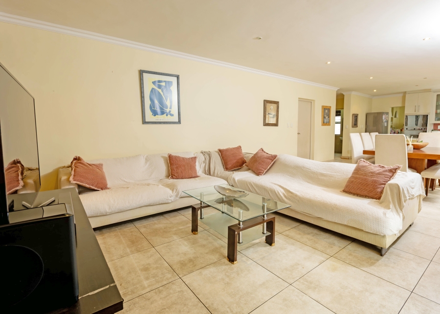 To Let 3 Bedroom Property for Rent in Waverley Gauteng