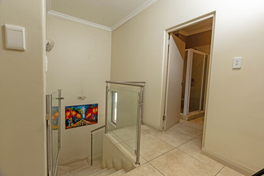 To Let 3 Bedroom Property for Rent in Waverley Gauteng
