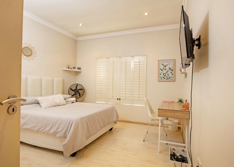 To Let 3 Bedroom Property for Rent in Waverley Gauteng
