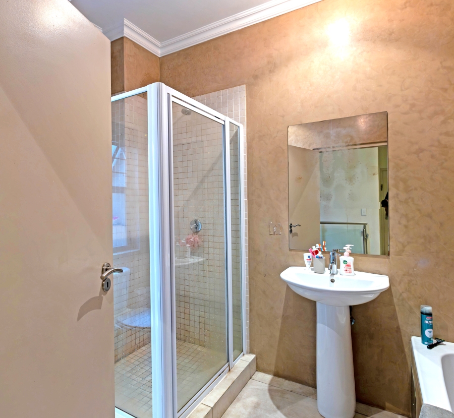 To Let 3 Bedroom Property for Rent in Waverley Gauteng