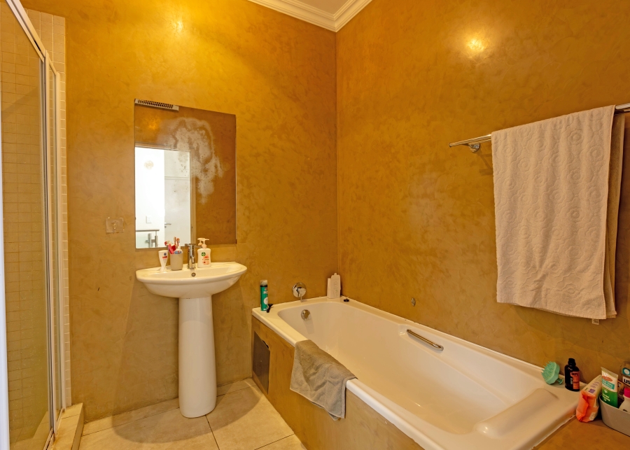To Let 3 Bedroom Property for Rent in Waverley Gauteng