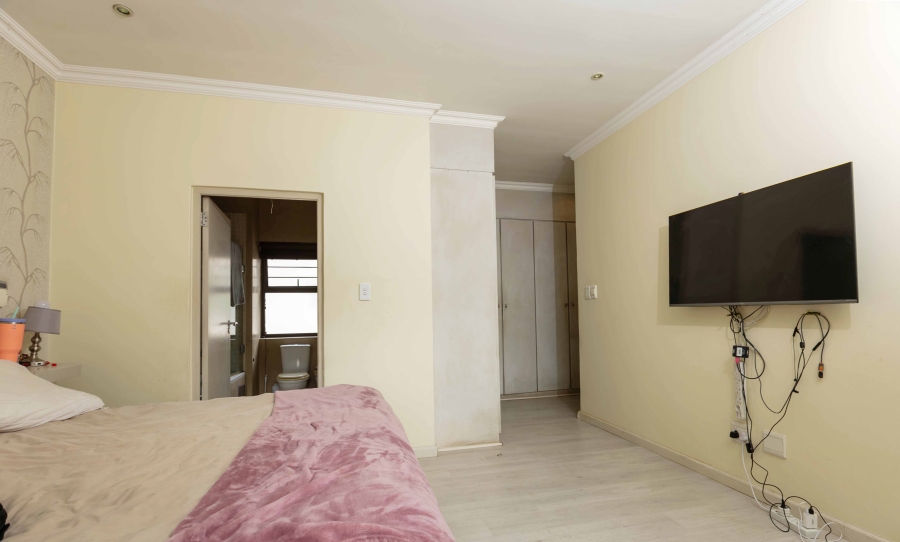 To Let 3 Bedroom Property for Rent in Waverley Gauteng