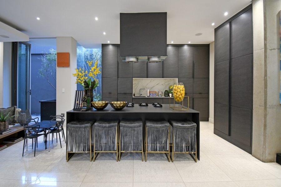 To Let 4 Bedroom Property for Rent in Benmore Gardens Gauteng