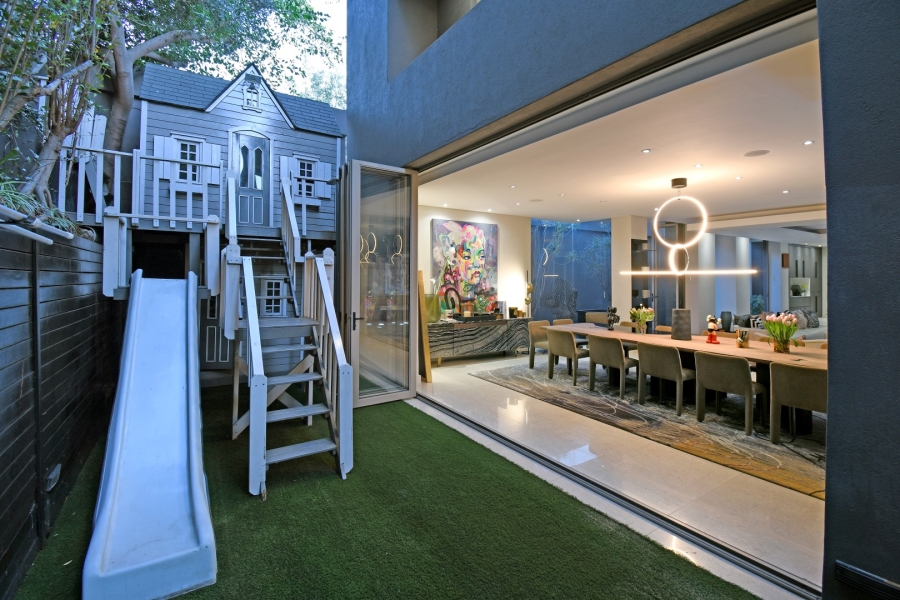 To Let 4 Bedroom Property for Rent in Benmore Gardens Gauteng