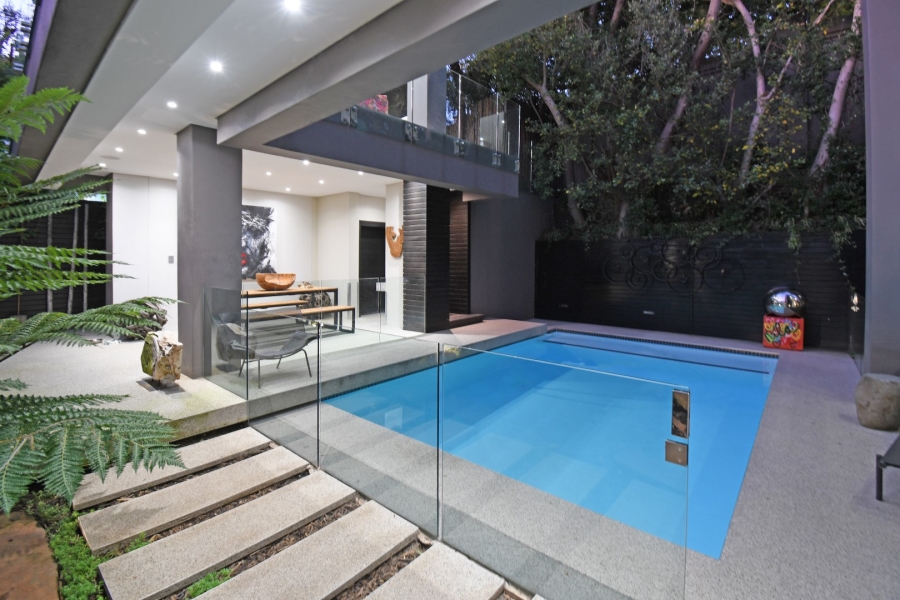 To Let 4 Bedroom Property for Rent in Benmore Gardens Gauteng