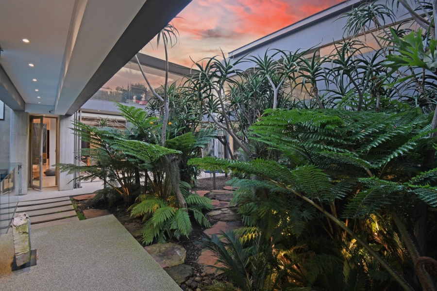 To Let 4 Bedroom Property for Rent in Benmore Gardens Gauteng