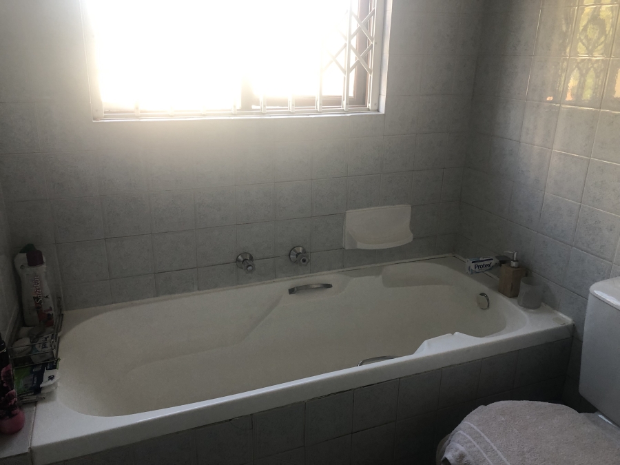 2 Bedroom Property for Sale in Sunninghill Gauteng