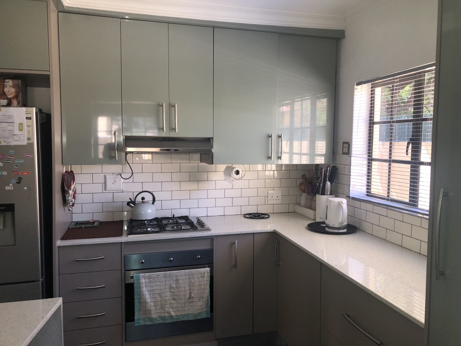 2 Bedroom Property for Sale in Sunninghill Gauteng