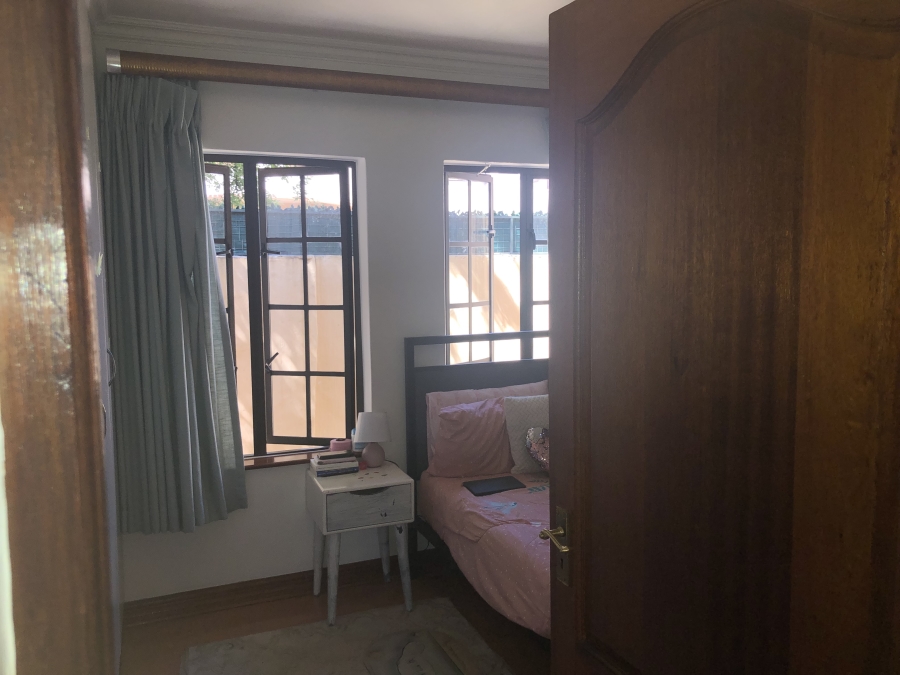 2 Bedroom Property for Sale in Sunninghill Gauteng