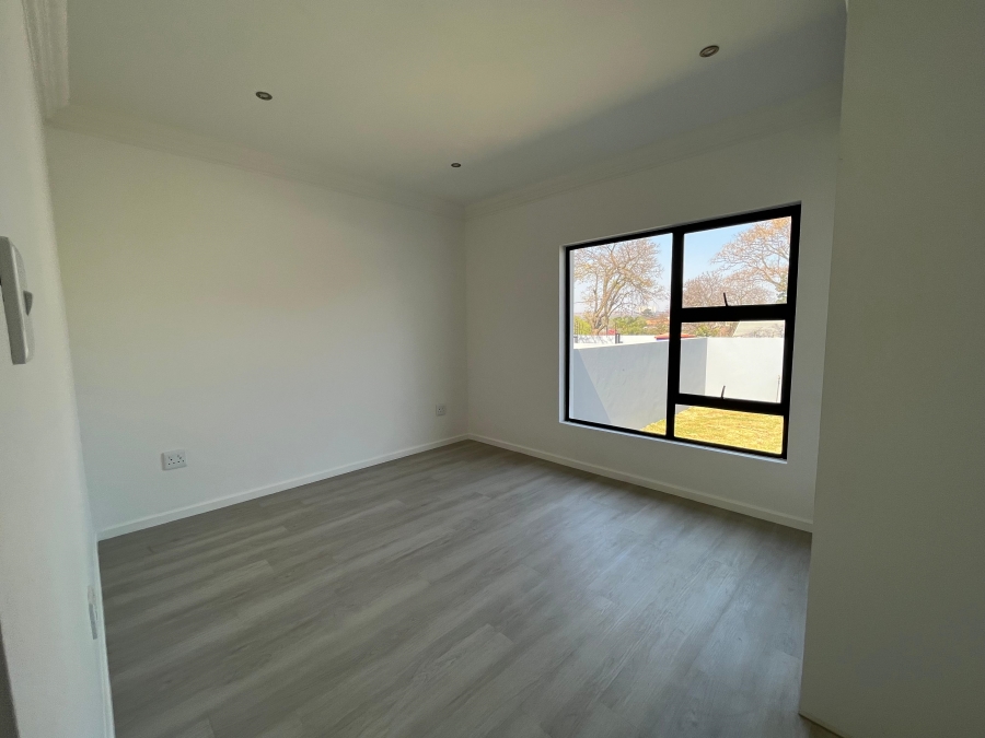 To Let 2 Bedroom Property for Rent in Linden Gauteng