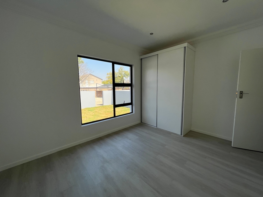 To Let 2 Bedroom Property for Rent in Linden Gauteng