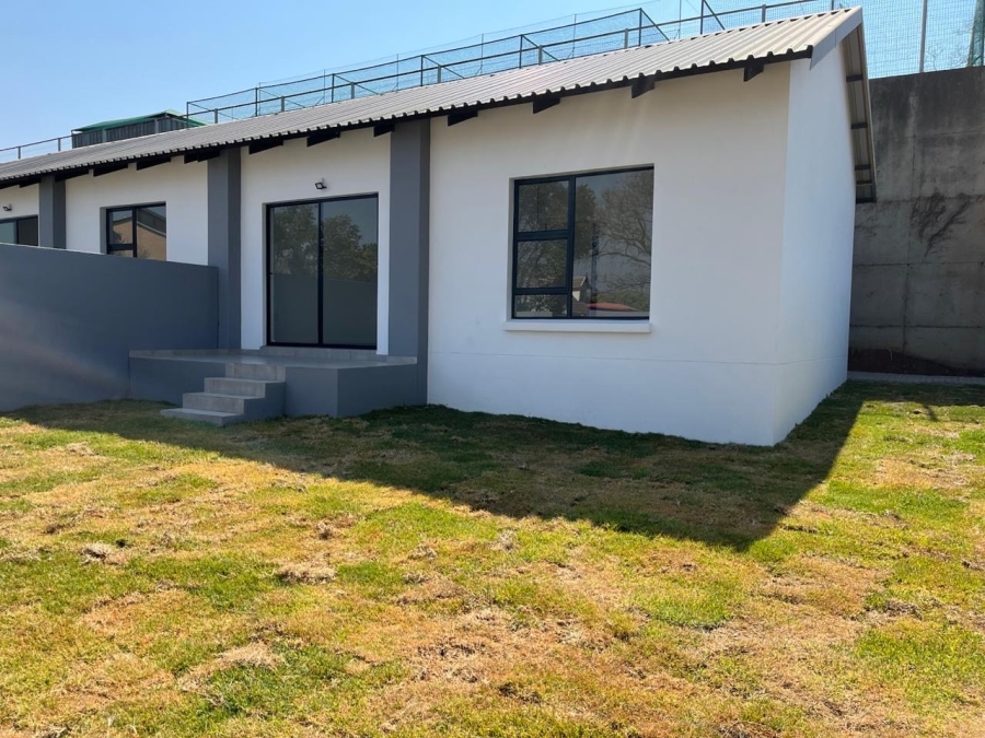 To Let 2 Bedroom Property for Rent in Linden Gauteng